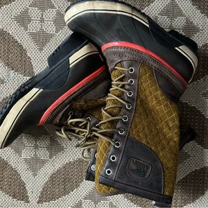 Women’s Sorel lace-up boots size 8